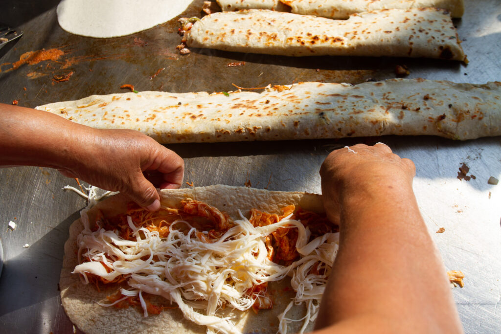 chilango Tan grandes como el mito, así son las quesadillas gigantes