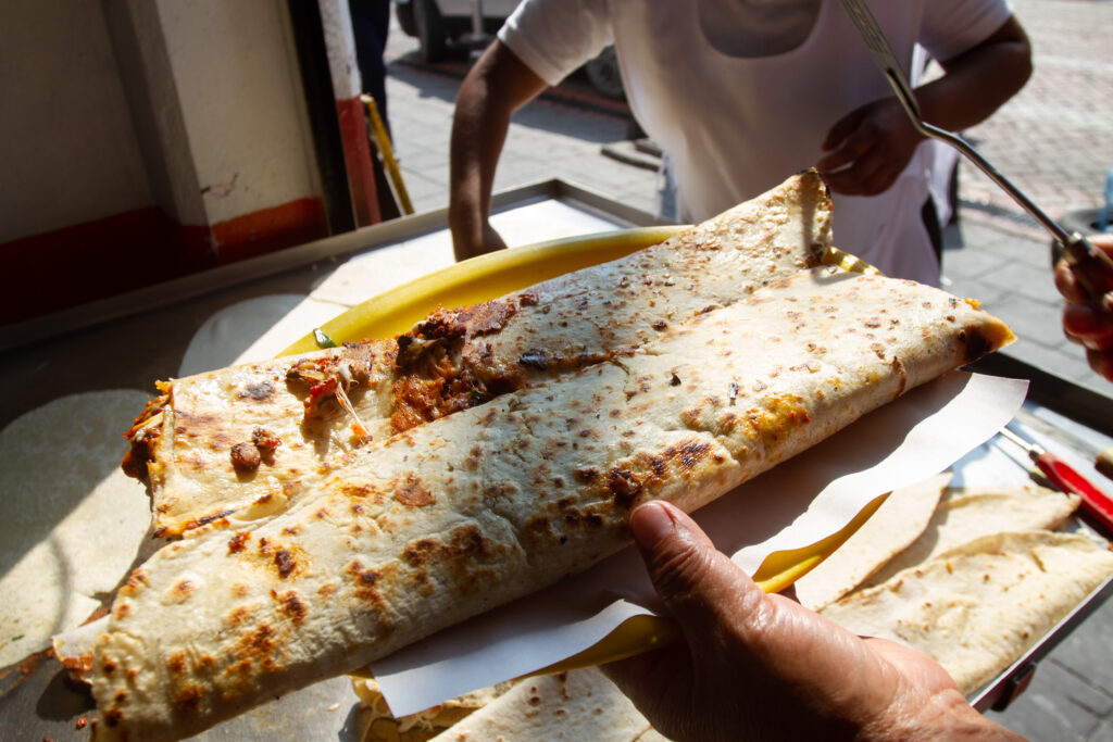 chilango Tan grandes como el mito, así son las quesadillas gigantes