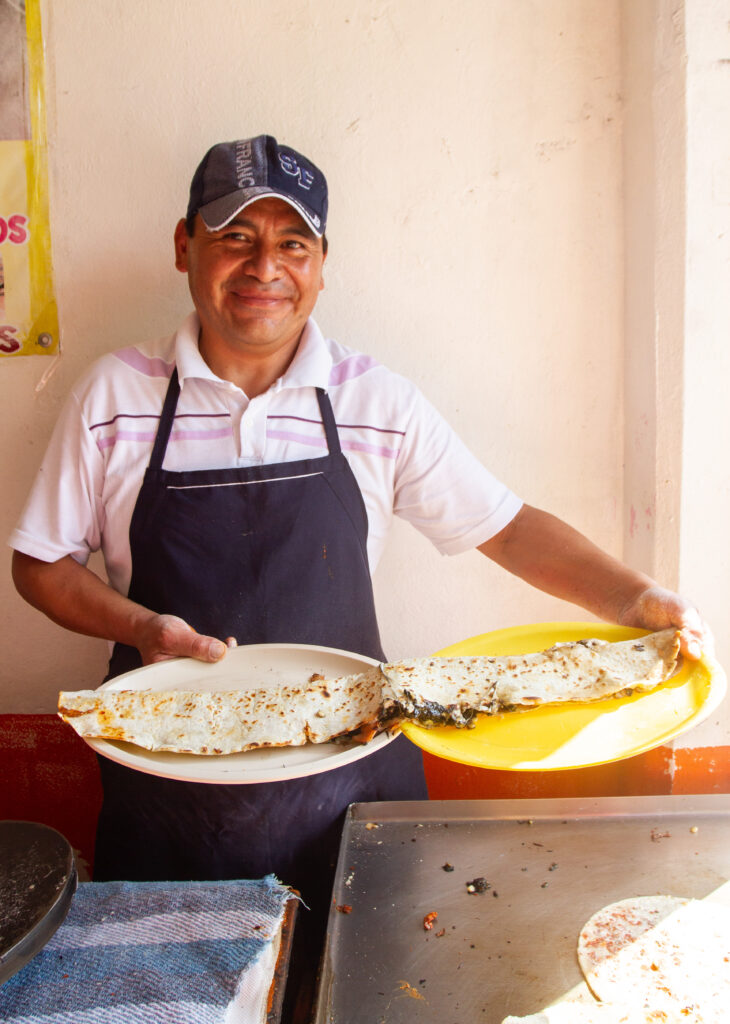 chilango Tan grandes como el mito, así son las quesadillas gigantes