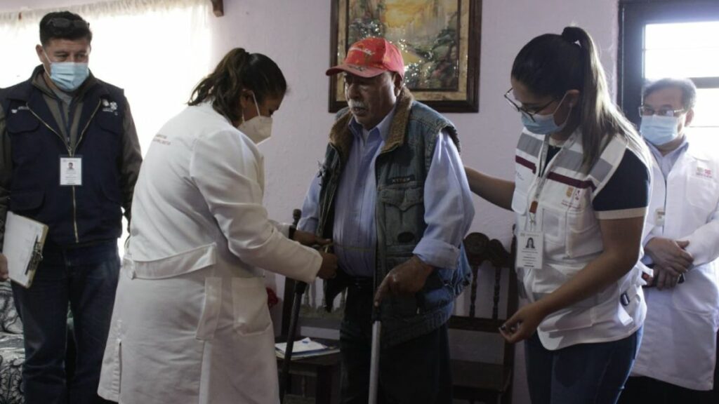 Ofrecen consulta médica gratis para adultos mayores y personas en estado de postración
