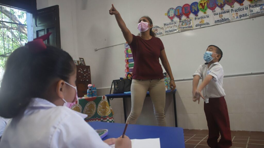 Día del Maestro AMLO aumento salarial