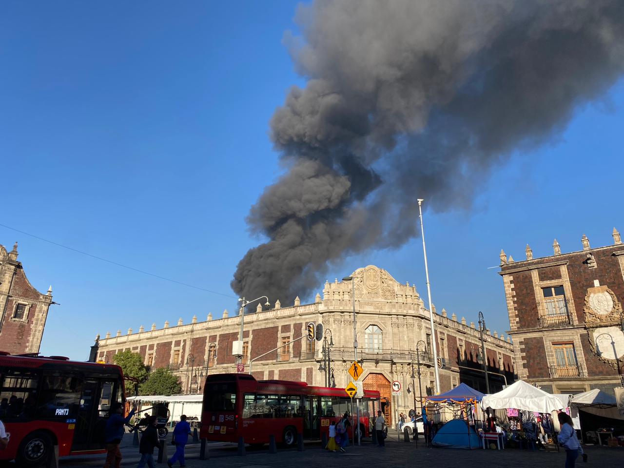 Chilango - Fuerte incendio consume bodega en Centro de CDMX |FOTOS