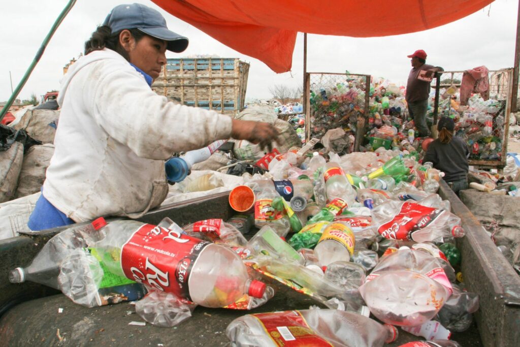 Gobierno de CDMX comprará basura de plástico y cartón