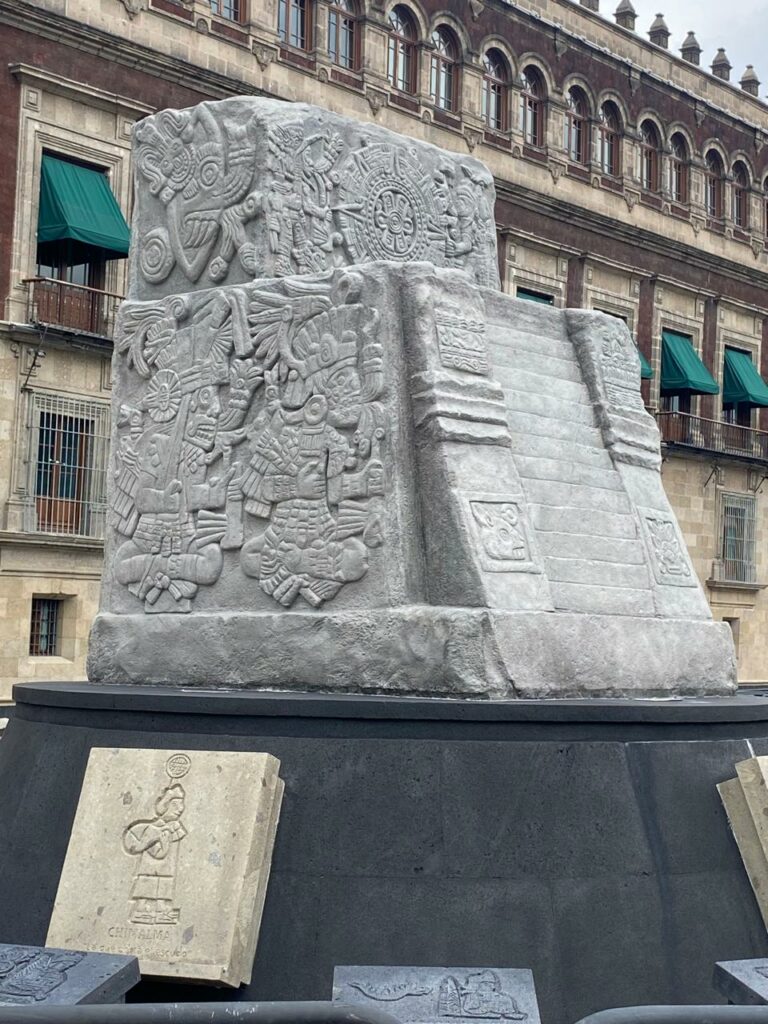 Réplica del Teocalli de la Guerra Sagrada en el Zócalo