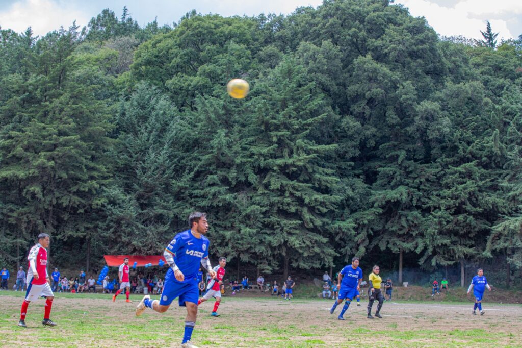 Cancha de futbol del volcán Teoca