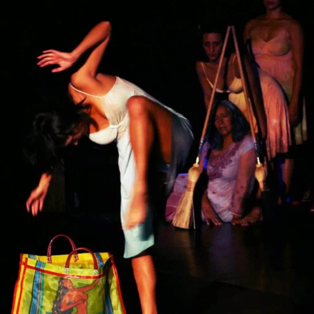 Brujas Danza Teatro