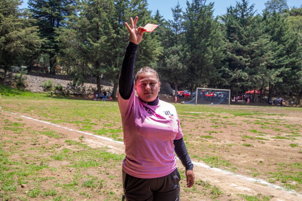 Liga de la cancha de futbol del Volcán Teoca