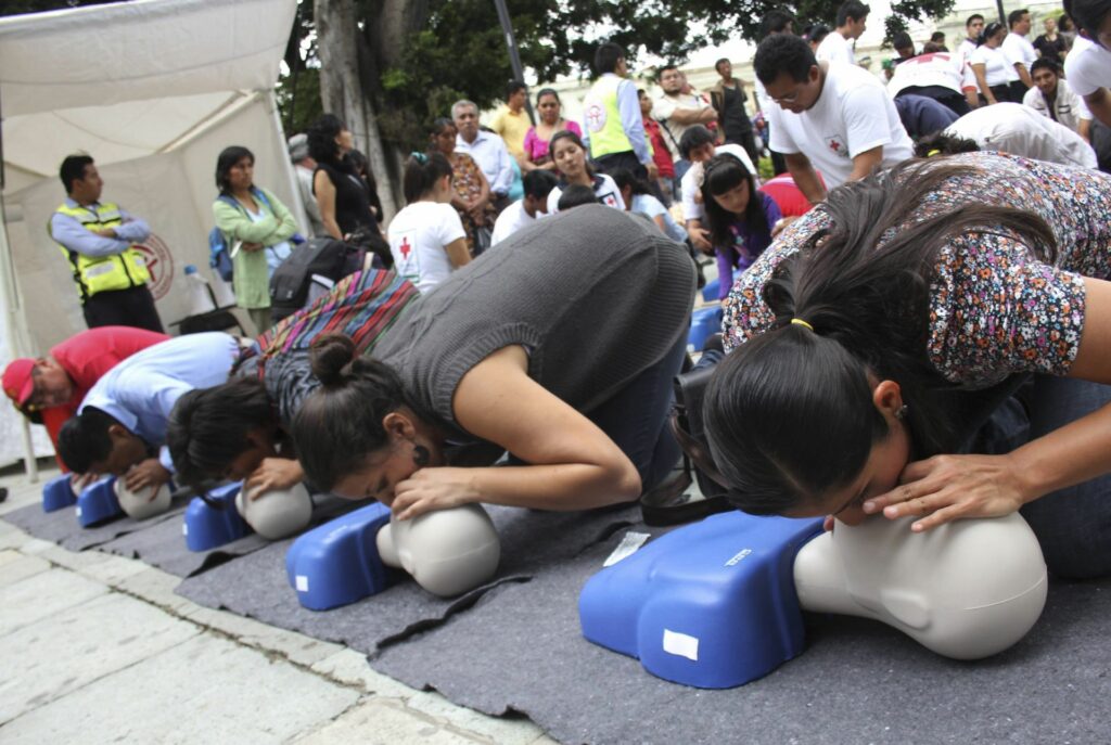 Clase masiva de primeros auxilios en CDMX