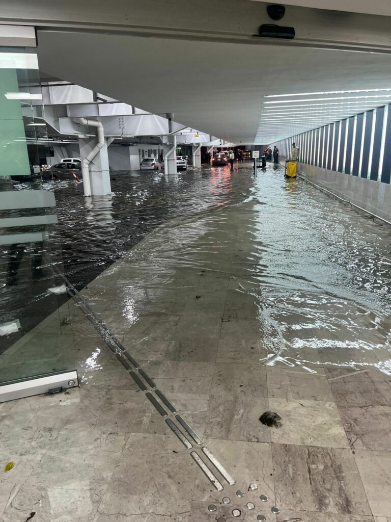 Inundación en el AICM