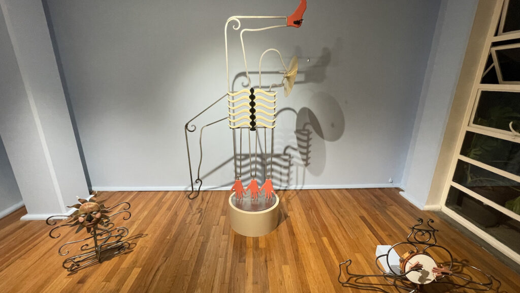 Esculturas abstractas del trabajo de Antoine Granier para la expo A Carnival of Bodies en Galería Ambar Quijano.