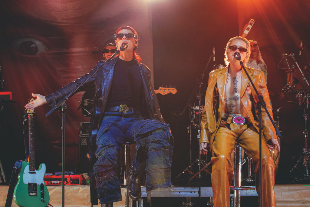 Ca7riel & Paco Amoroso cantando en Bahidorá 2025.