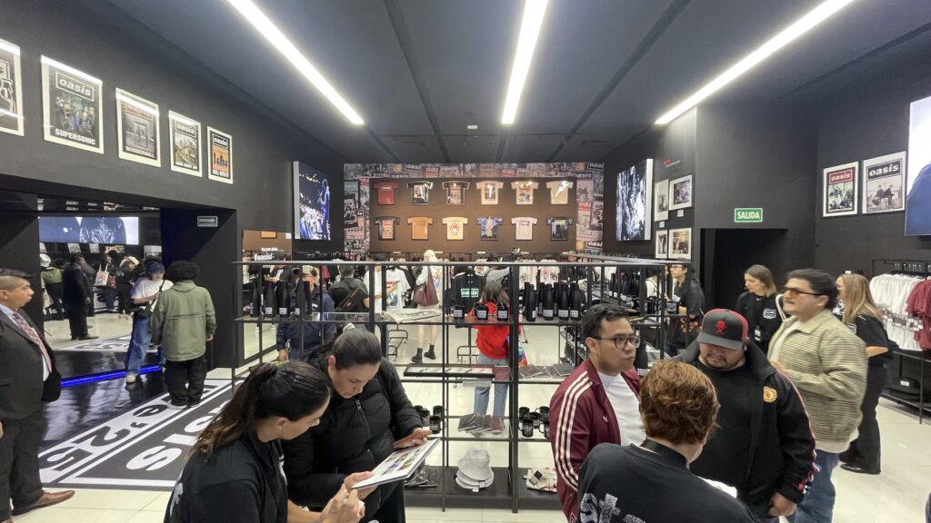 Vista de toda la Oasis Fan Store México.