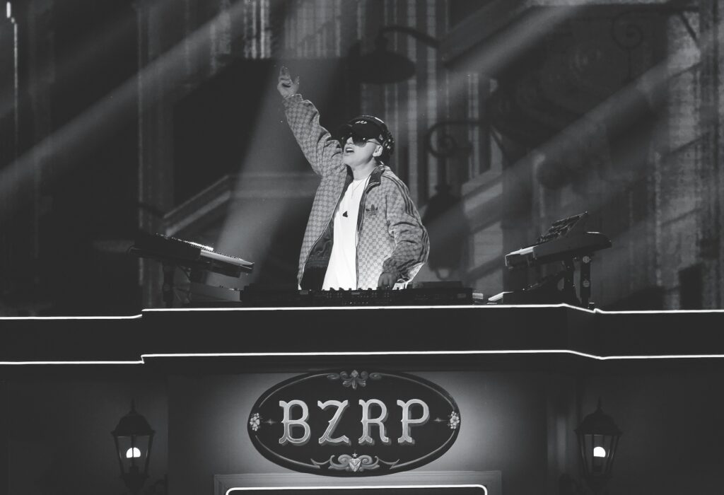 Bizzarrap en una presentación en vivo.