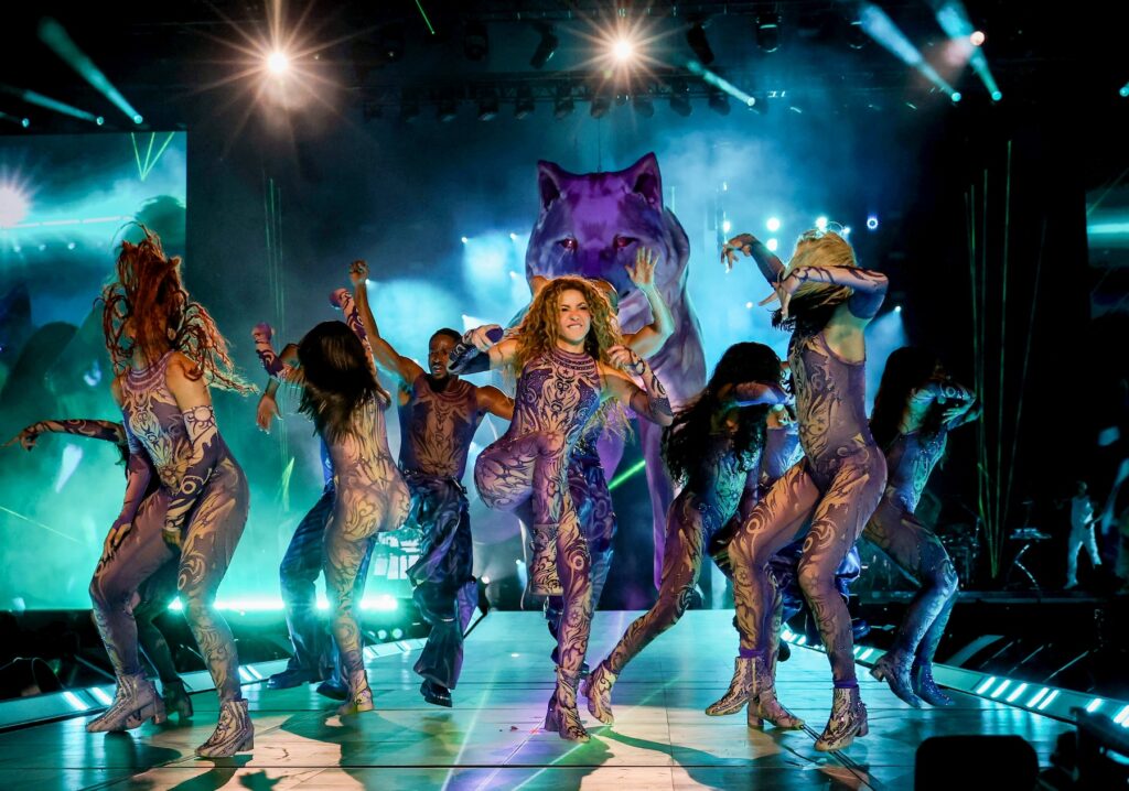 Shakira interpretando la Bzrp Music Sessions, Vol. 53 en vivo.