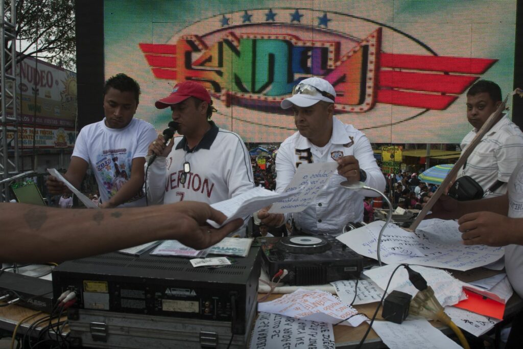 Baile por el aniversario del Mercado de la merced