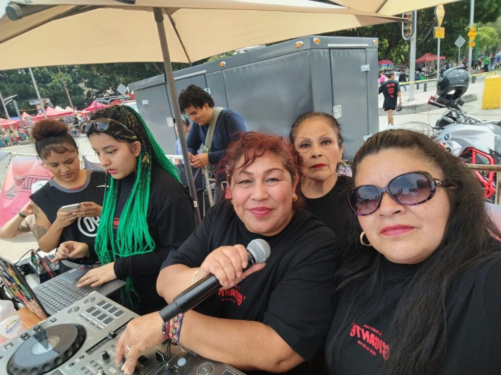Baile sonidero en CDMX con integrantes de Musas Sonideras.