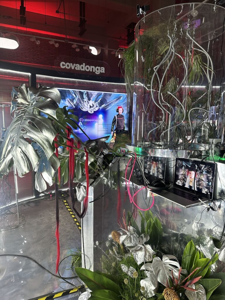 Instalación Hear my soul con plantas y sonidos.