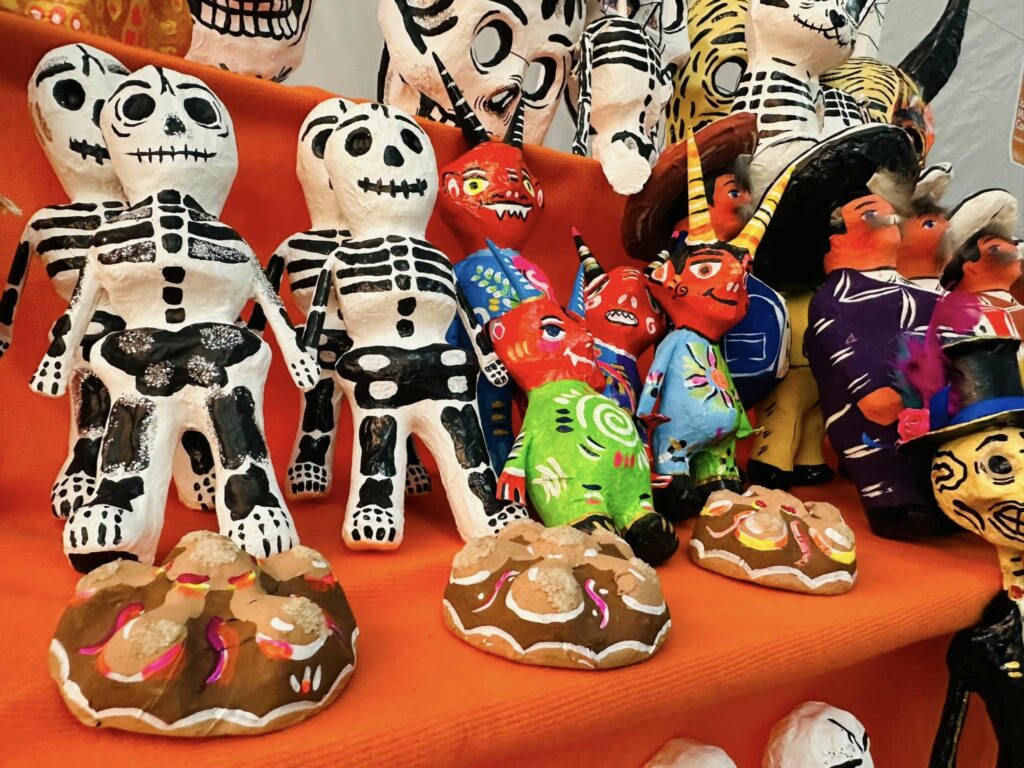 Talleres y artesanías para toda la familia, donde la creatividad se une con la memoria.