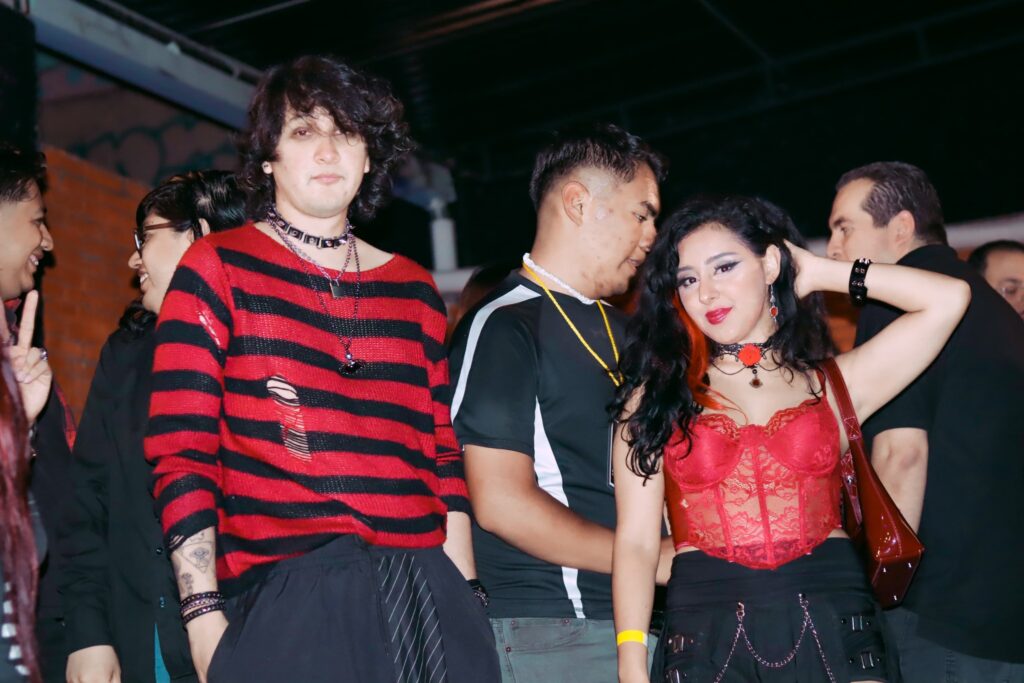 La comunidad emo se reunirá en CDMX para cantar, bailar y disfrazarse.