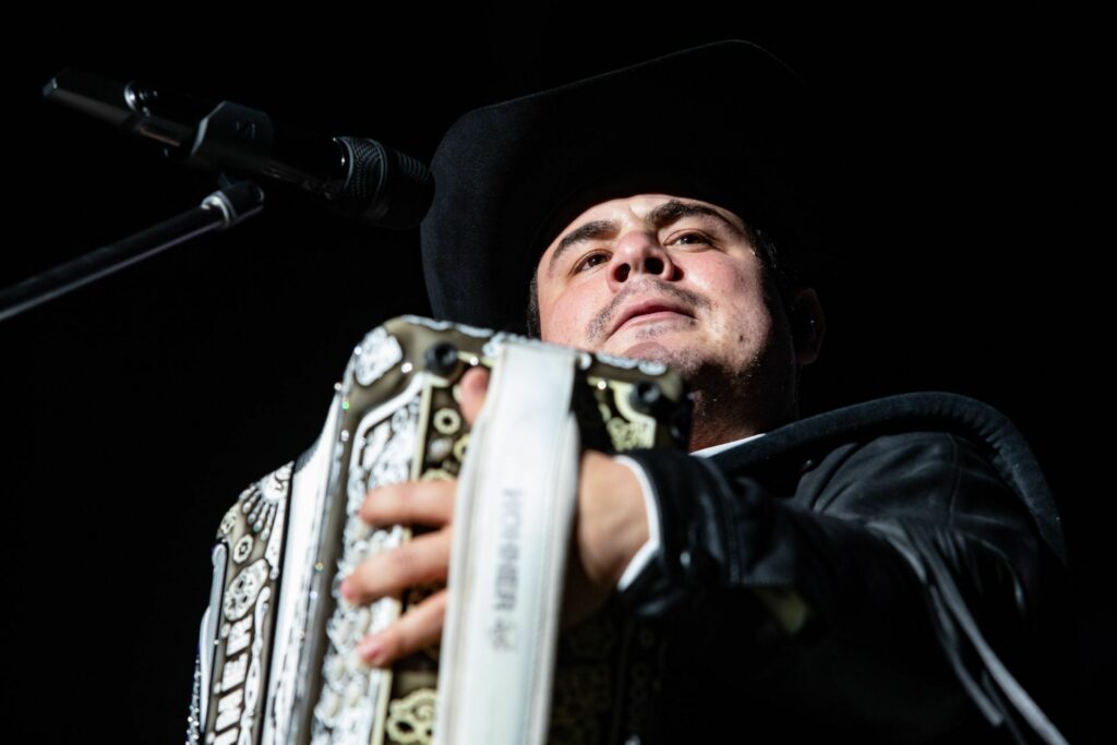 El cantante sonorense promete una noche inolvidable con todos sus éxitos.