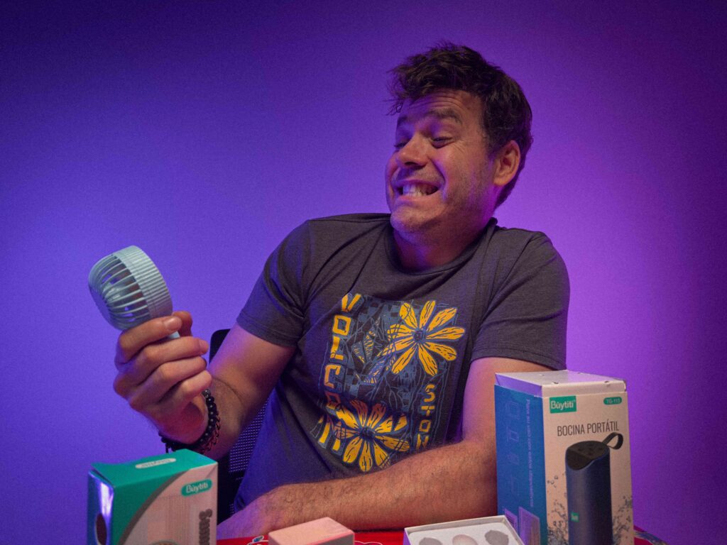 Desde gadgets hasta remedios caseros, Jimmy pone a prueba todo lo que llama la atención de los transeúntes.