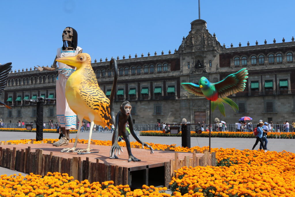 La Ofrenda Monumental honra a las diosas y mujeres indígenas de las culturas mexica, maya, purépecha y zapoteca.