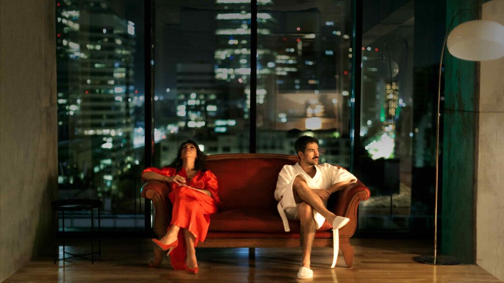 Alfonso Herrera protagoniza Tesis sobre una domesticación, un proyecto que explora las complejidades del amor y la convivencia.