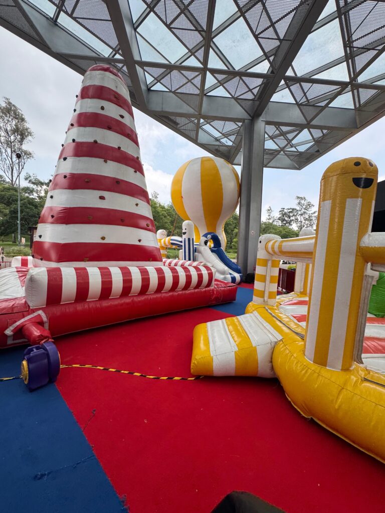 Inflables de Flooota como parte del Abierto de Diseño CDMX.