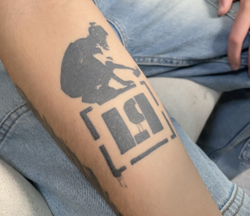 Tatuaje de la portada del disco de Linkin Park.