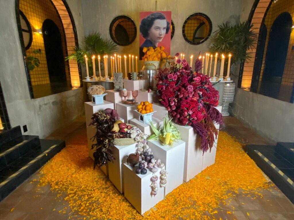 Ofrenda de Día de Muertos en Casa Hoyos