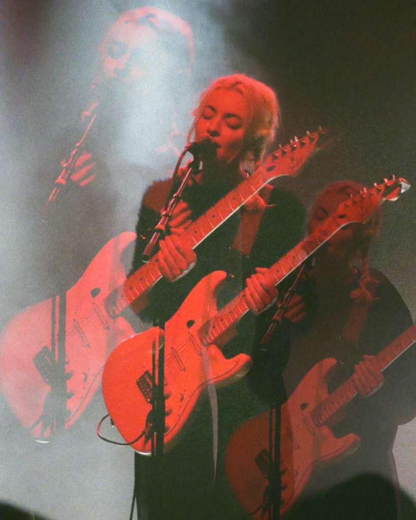 Me I Trust en concierto. Artistas del Corona Capital 2025.