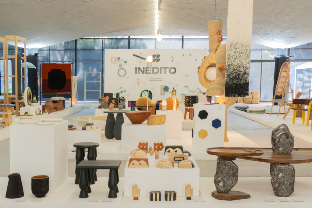 Sala de la exposición Inédito, parte de Design Week México.