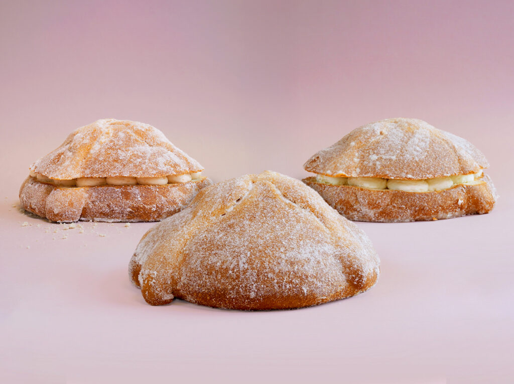 Tres panes de dulce de la panadería Alcazar.