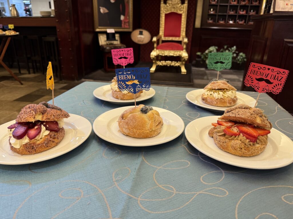 Los panes rellenos de Buenos Diaz vienen en cuatro deliciosas versiones. Foto: Chilango