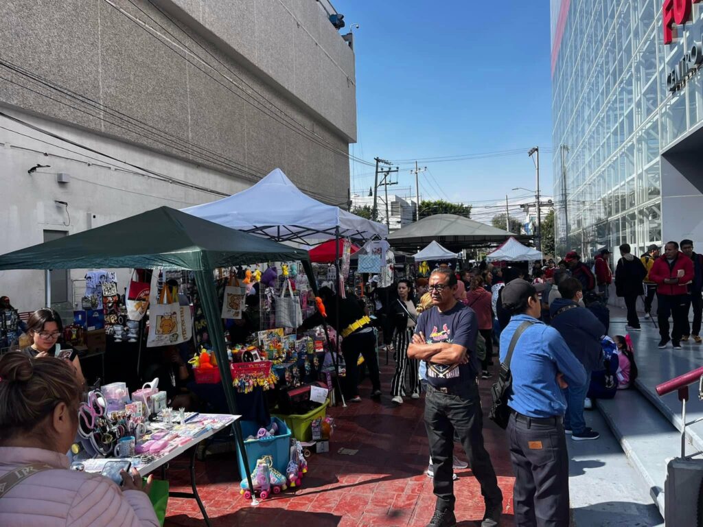 Bazar colocado afuera de Futurama.