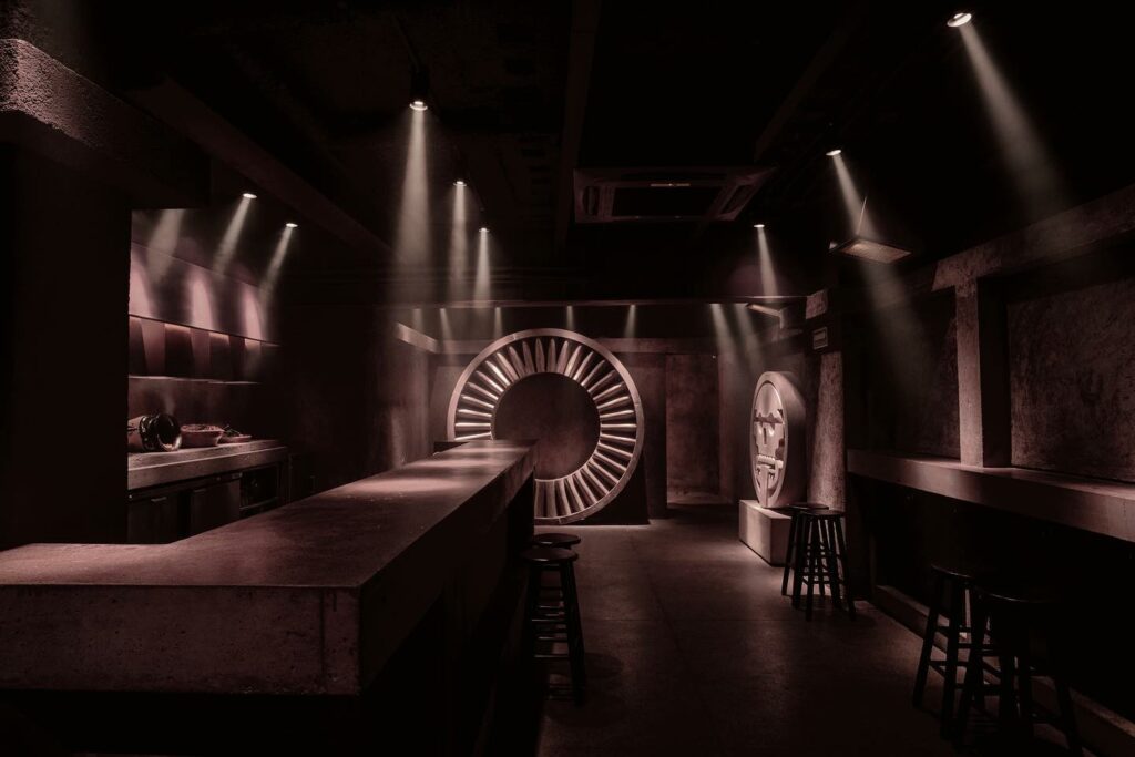 Interior del bar Tlecan en CDMX.