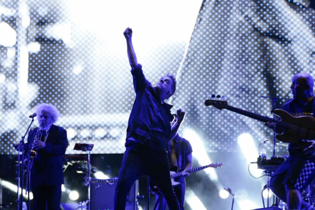 Los Fabulosos Cadillacs tocando en el Zócalo de la CDMX.
