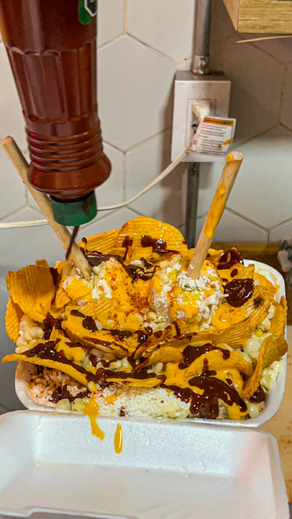 Poldoelotes comenzó como un puesto afuera del Metro Tezozómoc y hoy tiene su propia sucursal en Azcapotzalco.