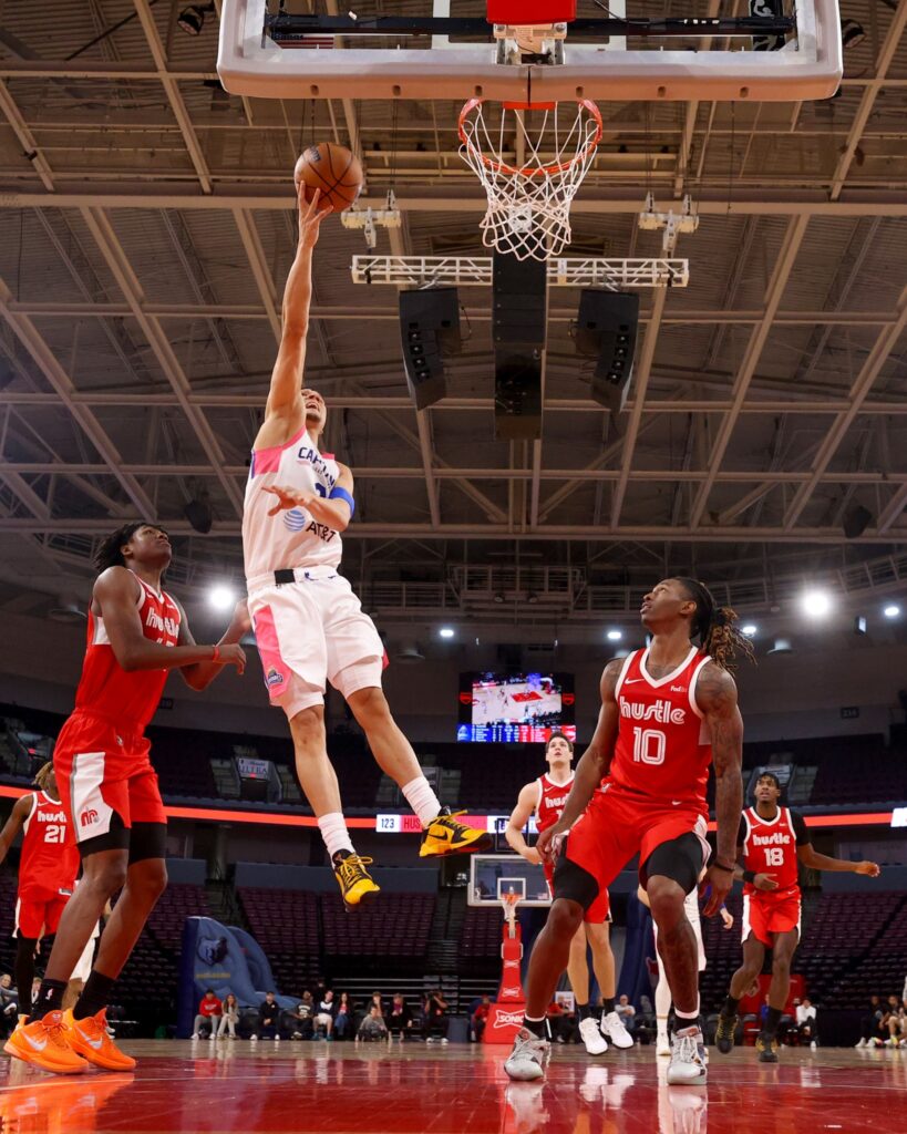 Capitanes en un partido contra Hustle.