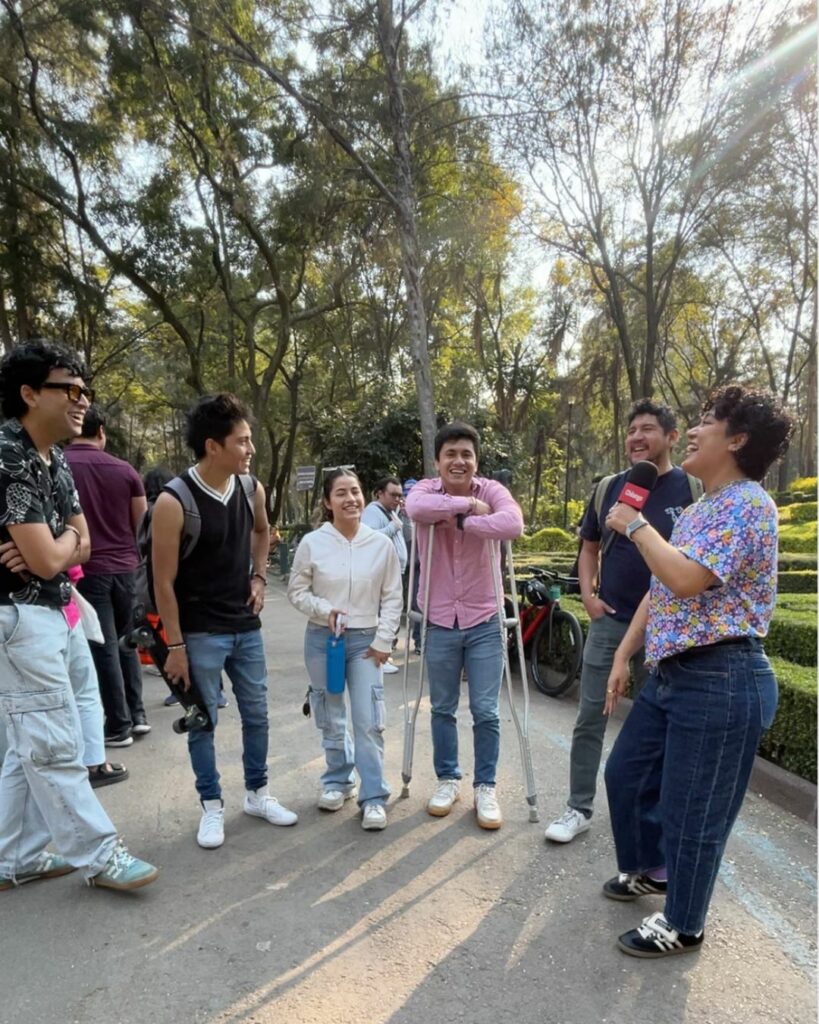 Personas participando en el rally en Parque Hundido.