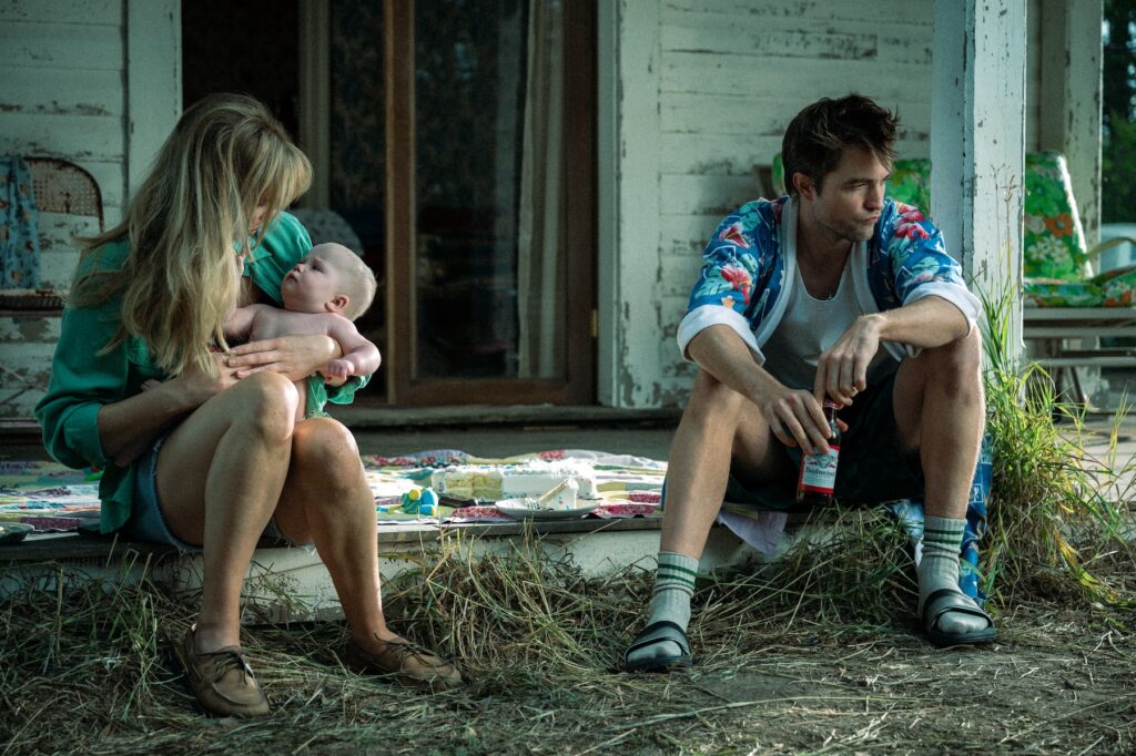 Jennifer Lawrence y Robert Pattinson en una escena de Die, My Love.