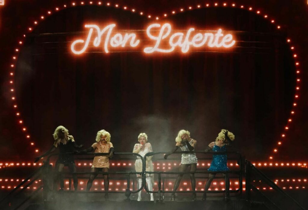 Show de Mon Laferte en el Vive Latino 2025.