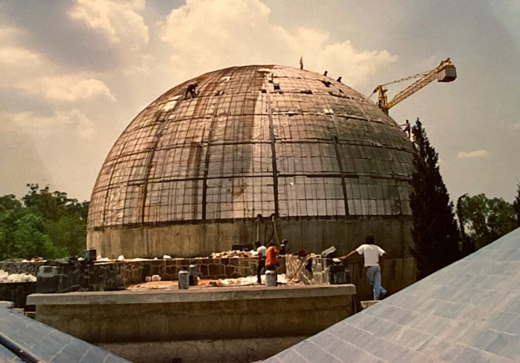 Construcción del Papalote Museo del Niño en los años 90.
