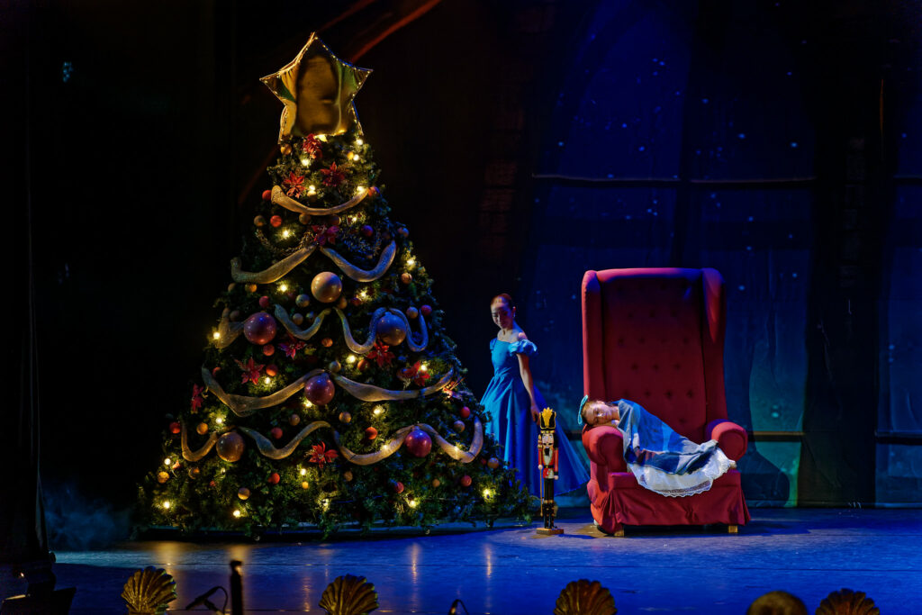 El Cascanueces regresa a la CDMX con la magia del ballet clásico y la interpretación en vivo de la Filarmónica de las Artes. 