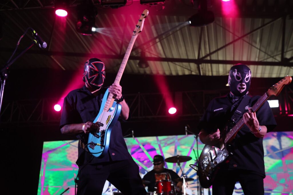 Lost Acapulco es parte de la escena.