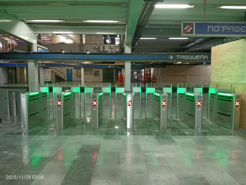 Puertas automáticas en el Metro de CDMX