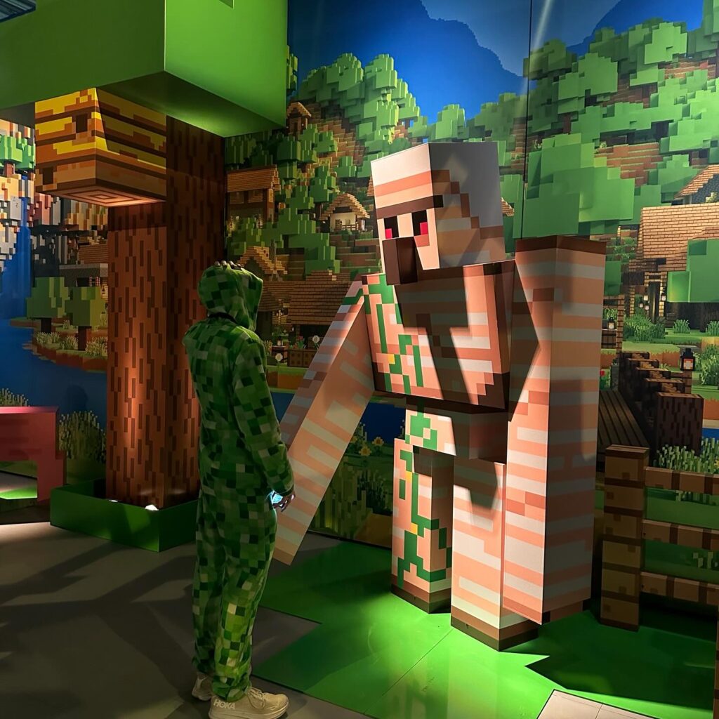 Creatura instalada en el bosque de Minecraft Experience CDMX.