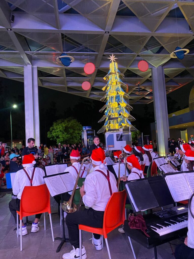 Encendido de árbol navideño.