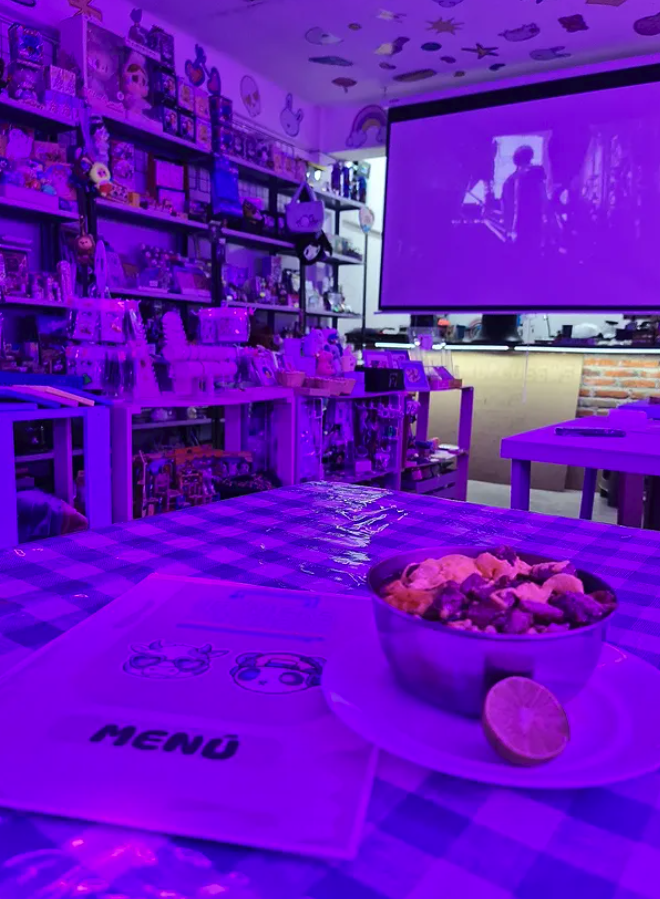 Podrás pedir alimentos y bebidas mientras disfrutas del maratón.