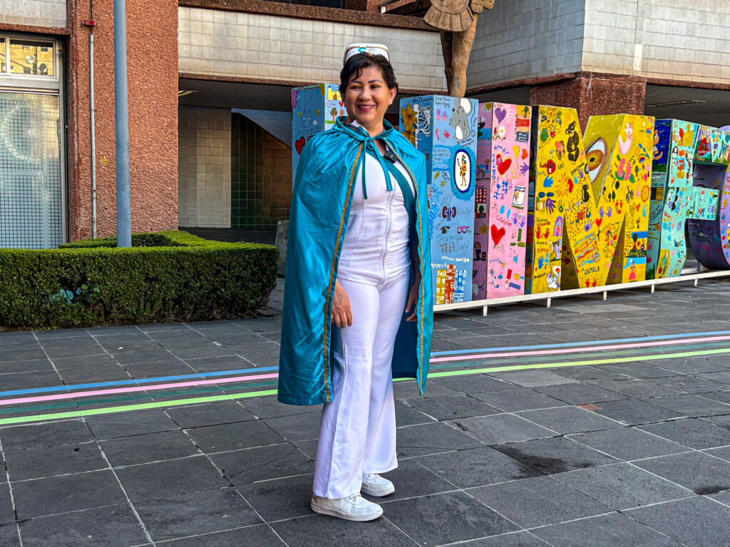 La Superenfermera trabaja de Sol a Sol y hace que le rindan las 24 horas del día. 